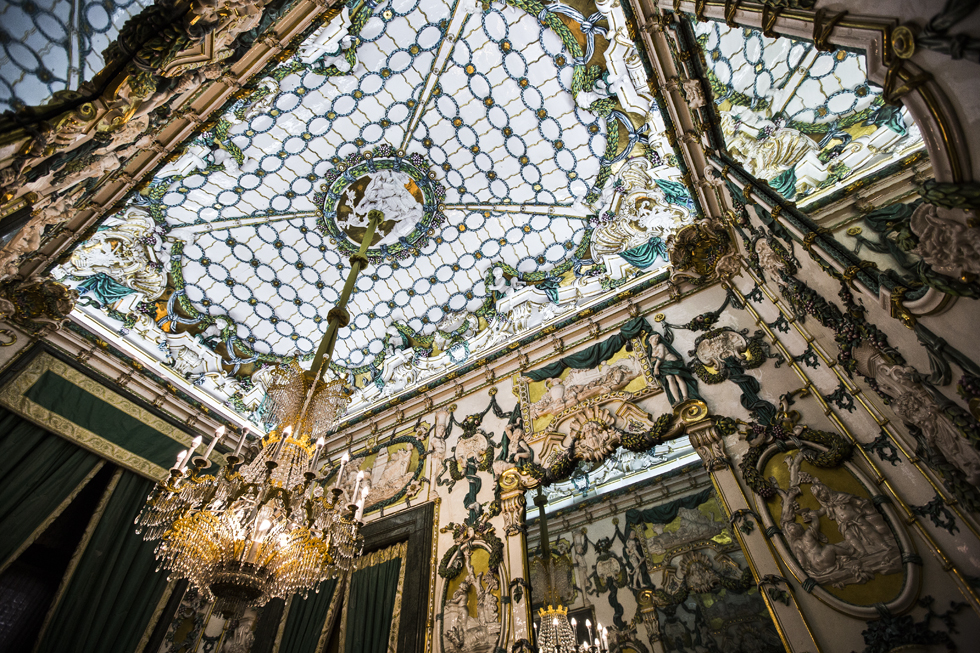 Saleta de Porcelana. Fue construida en época de Carlos III, influenciado por las construcciones similares que llevó a cabo como rey de Nápoles y Sicilia, especialmente en el Palacio Real de Caserta.